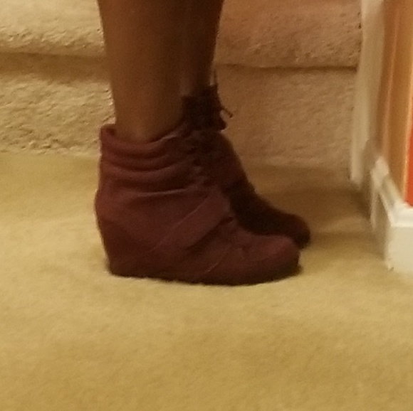 Shoes - Picture 2 of 4